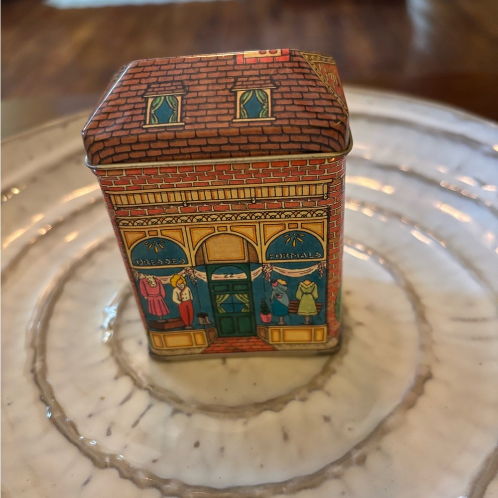 Charming Minature Tin Container Tailor’s Shop Vintage